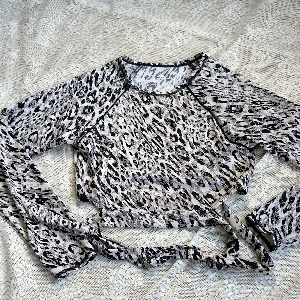 All in Motion Black and White Animal Print Gym Workout Crop Top